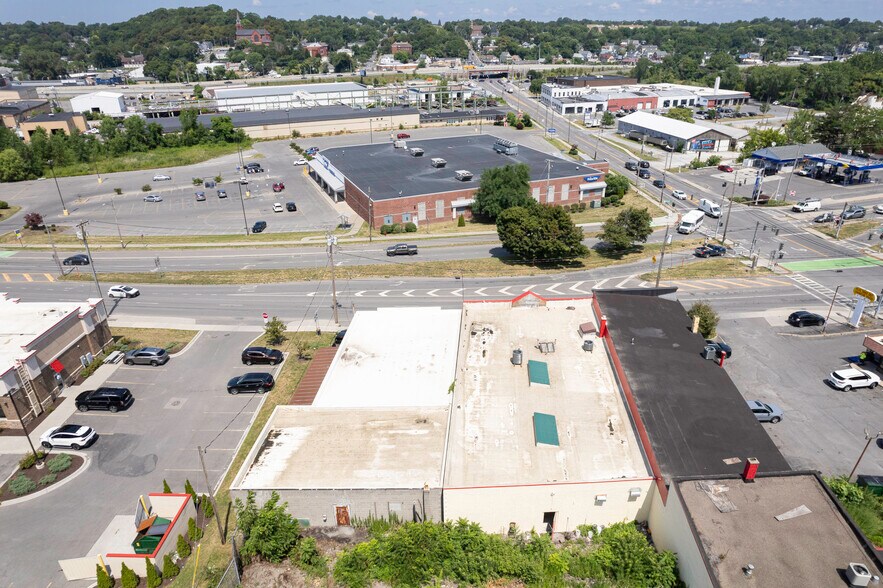 More Photos Of 1628 Erie Blvd E, Syracuse Flex For Sale