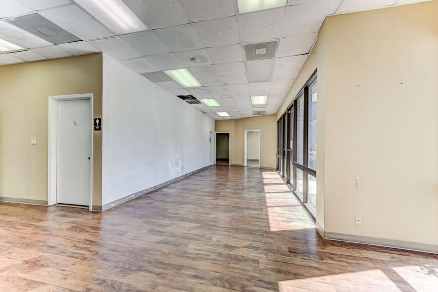 More Photos Of 9802 Whithorn Dr, Houston Office For Sale