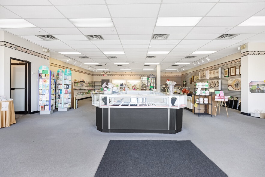 More Photos Of 505 Mola Blvd, Elmwood Park General Retail For Sale