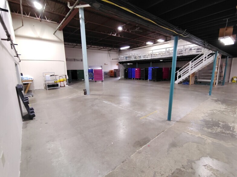 More Photos Of 132 Railroad Ave, Albany Light Distribution For Lease