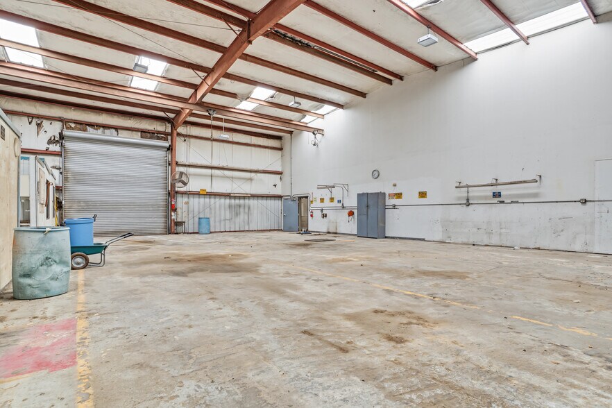 More Photos Of 12625 40th St N, Clearwater Warehouse For Sale
