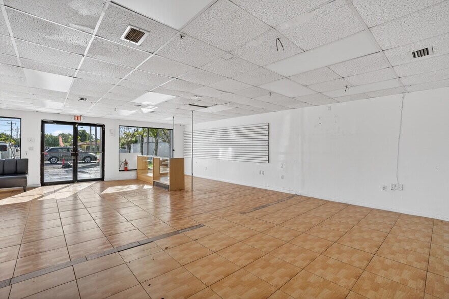 More Photos Of 200 SW 57th Ave, Miami Storefront Retail Office For Lease