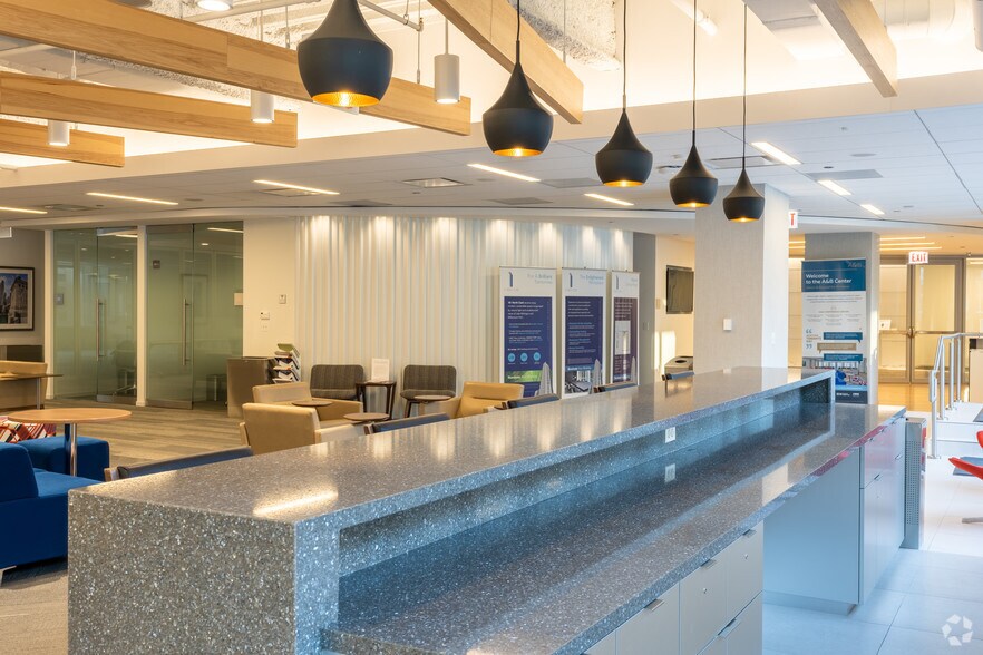 More Photos Of 161 N Clark St, Chicago Office For Lease