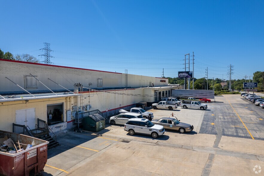 More Photos Of 2935 N Decatur Rd, Decatur Showroom For Lease