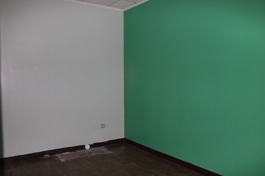 More Photos Of 865 Vann Dr, Jackson General Retail For Lease