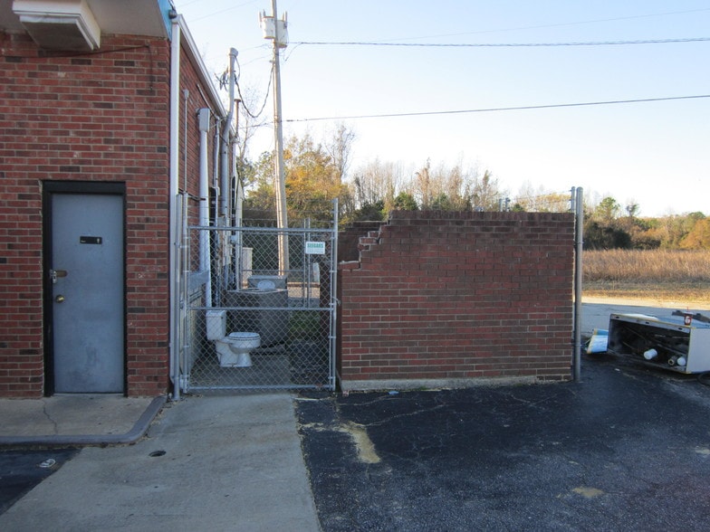 More Photos Of 2301 Lackey St, Lumberton Convenience Store For Sale