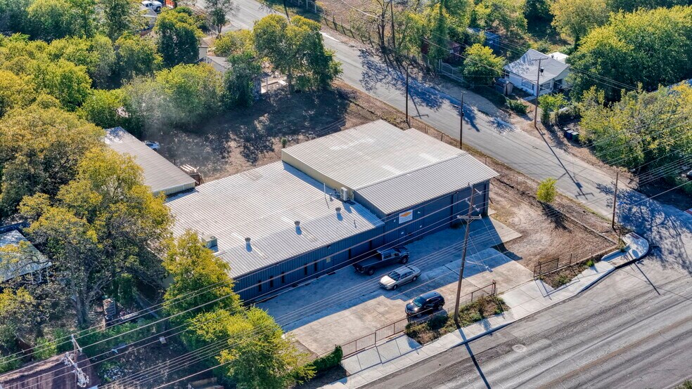 More Photos Of 4714 S Zarzamora St, San Antonio Auto Repair For Sale