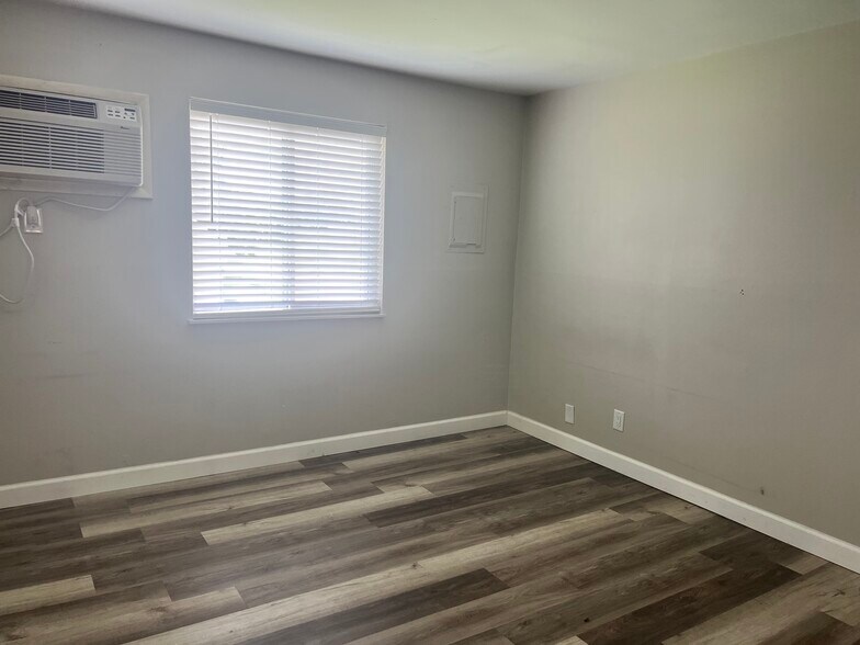 More Photos Of 1321 N 3rd St, Vincennes Apartments For Sale