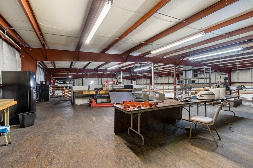 More Photos Of 3300 Commodity Ln, Green Bay Manufacturing For Sale