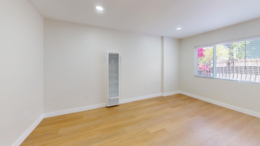 More Photos Of 1024 W 24th St, Los Angeles Apartments For Sale
