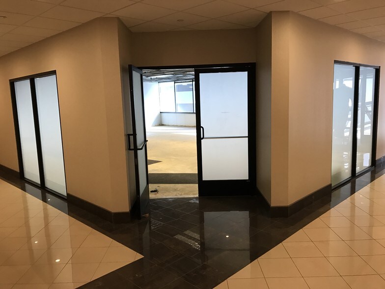 More Photos Of 520 W Summit Hill Dr, Knoxville Office For Lease