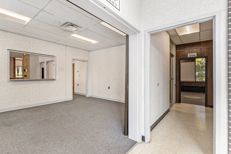 More Photos Of 500 W Crosstown Pky, Kalamazoo Medical For Sale