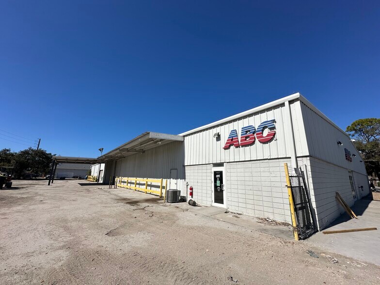 More Photos Of 1125 9th Ave E, Bradenton Warehouse For Sale