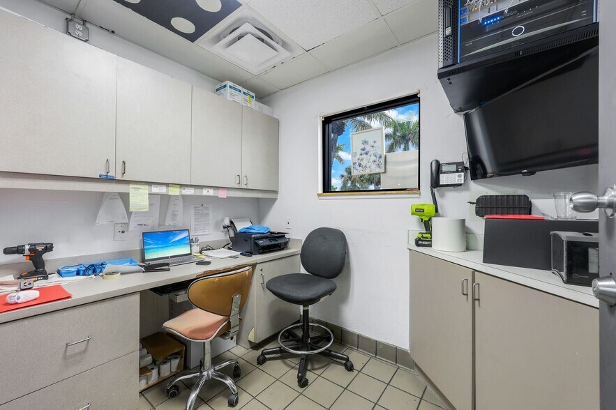 More Photos Of 10493 Stringfellow Rd, Saint James City Storefront Retail Office For Sale