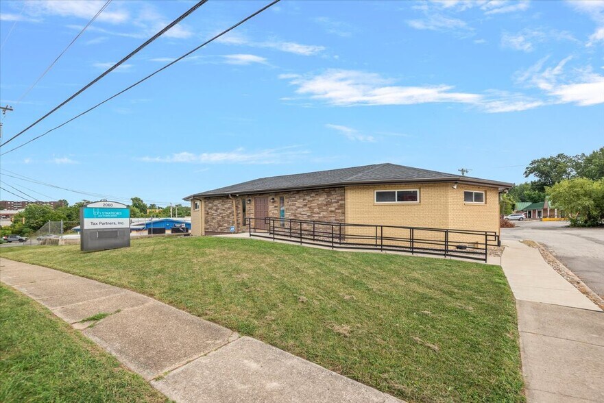 More Photos Of 2060 W Monroe St, Springfield Office For Sale