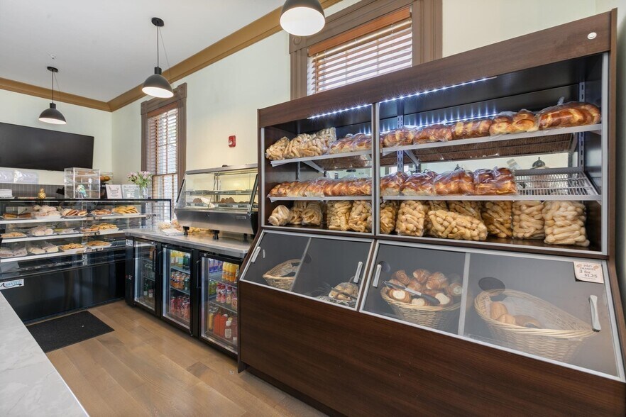 More Photos Of 98 Main St, Peabody General Retail For Sale