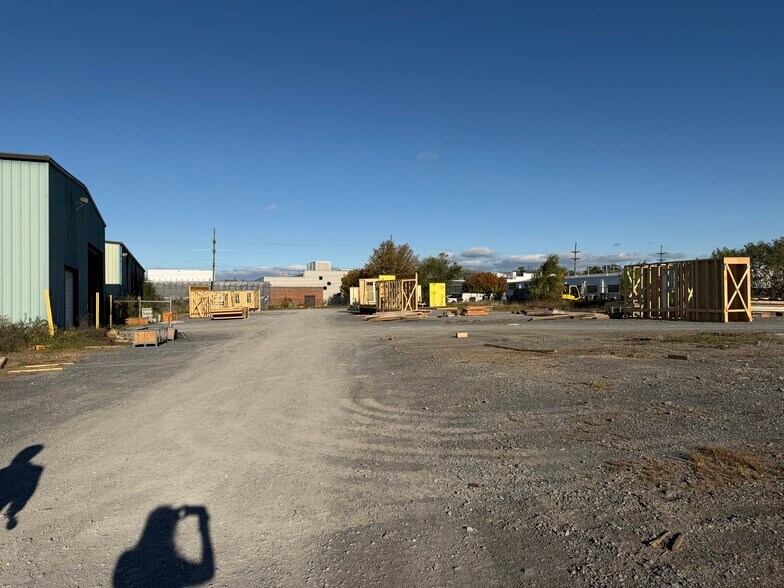 More Photos Of 600 N Kent St, Winchester Warehouse For Lease