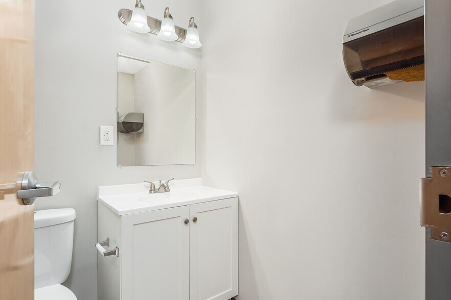 More Photos Of 1251 W Broad St, Columbus Storefront Retail Office For Sale