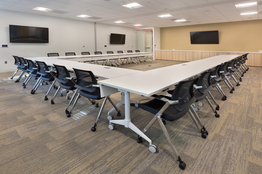 More Photos Of 1919-1921 Gallows Rd, Vienna Unknown For Sale