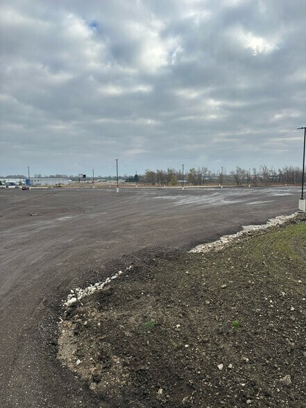 More Photos Of 2502 N Sylvania Ave, Sturtevant Service For Lease