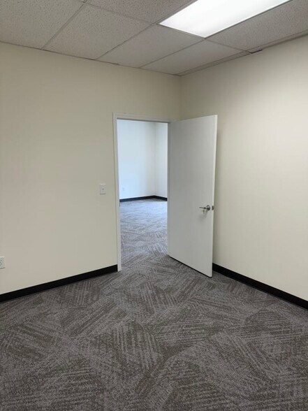 More Photos Of 330-344 Springhill Farm Rd, Fort Mill Light Distribution For Sale