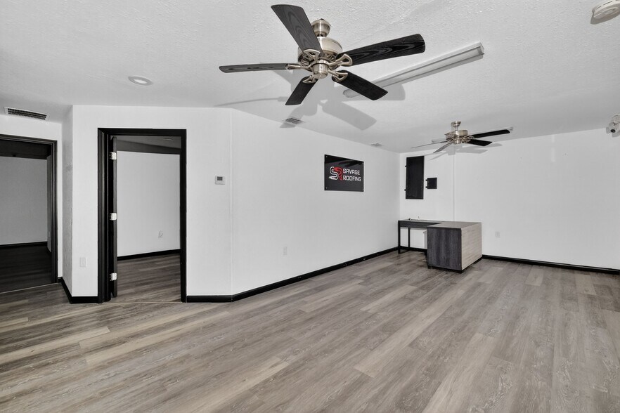 More Photos Of 1130 E North Blvd, Leesburg Freestanding For Lease