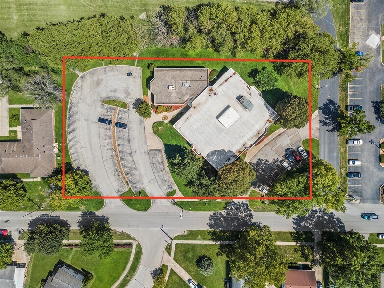 More Photos Of 40 Adloff Ln, Springfield Medical For Lease