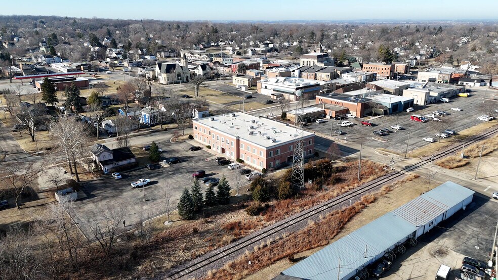 More Photos Of 204 E Prairie, Marengo Office For Lease