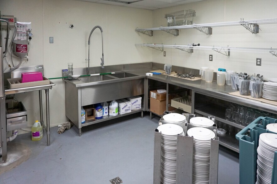 More Photos Of 1701 Martin Springs Dr, Rolla Freestanding For Sale