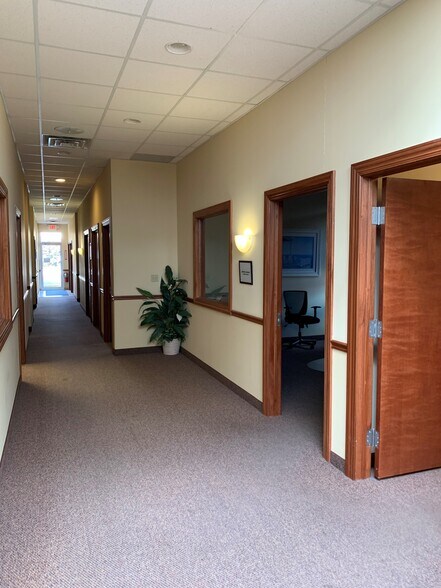 More Photos Of 2754 Front St, Cuyahoga Falls Office For Lease