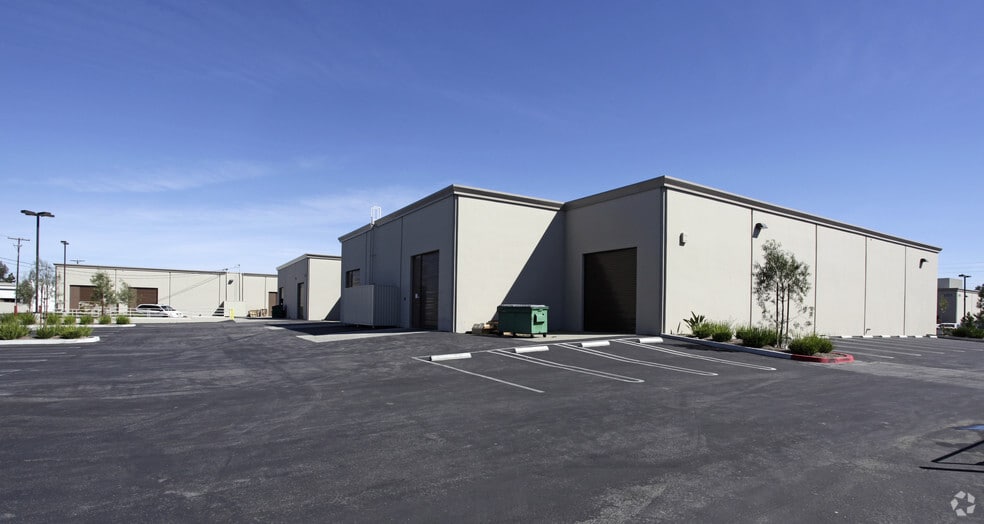 More Photos Of 1505-1515 E McFadden Ave, Santa Ana Warehouse For Lease