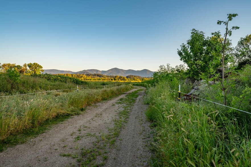 More Photos Of 6531 Lower River Rd, Grants Pass Specialty For Sale
