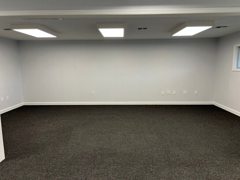 More Photos Of 2001-2005 Us Hwy 98, Lakeland Office For Lease