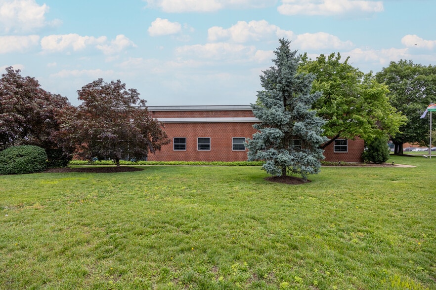 More Photos Of 99 Newbold Rd, Fairless Hills Warehouse For Lease