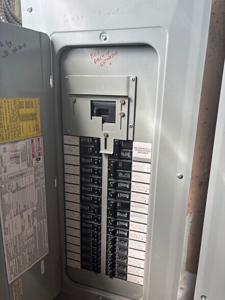 More Photos Of 1751-1757 Smizer Station Rd, Fenton Office Residential For Lease