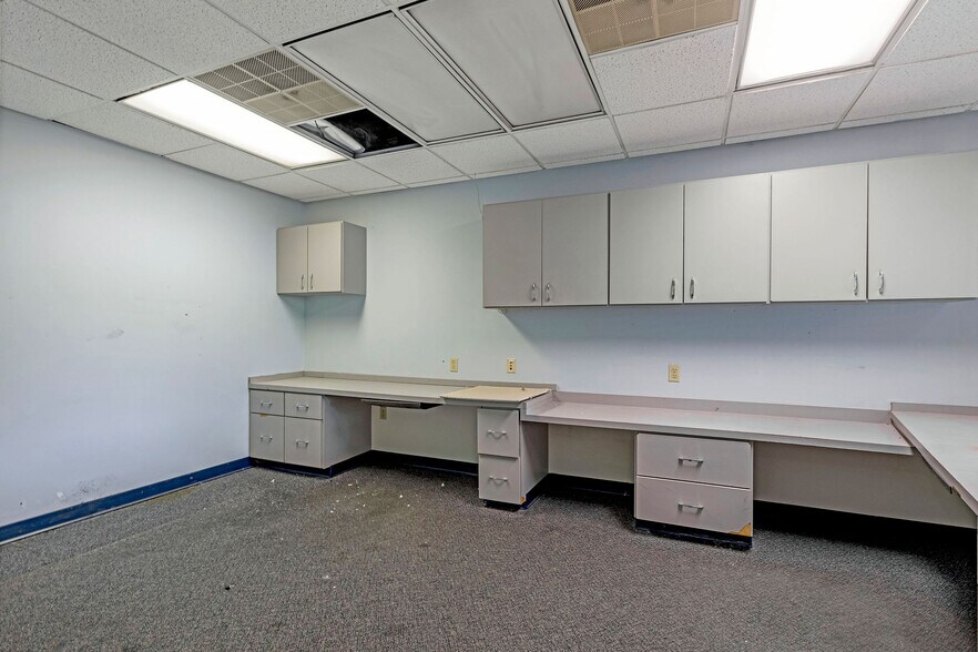 More Photos Of 9030 Montgomery Rd, Cincinnati Medical For Lease