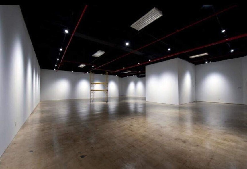 More Photos Of 301-311 NW 28th St, Miami Showroom For Lease