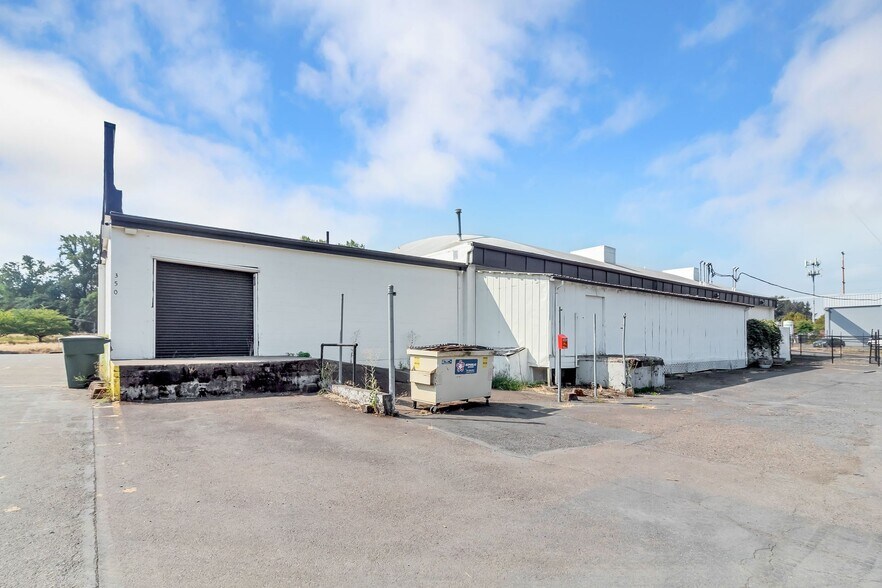 More Photos Of 350 Hickory St NW, Albany Garden Center For Lease