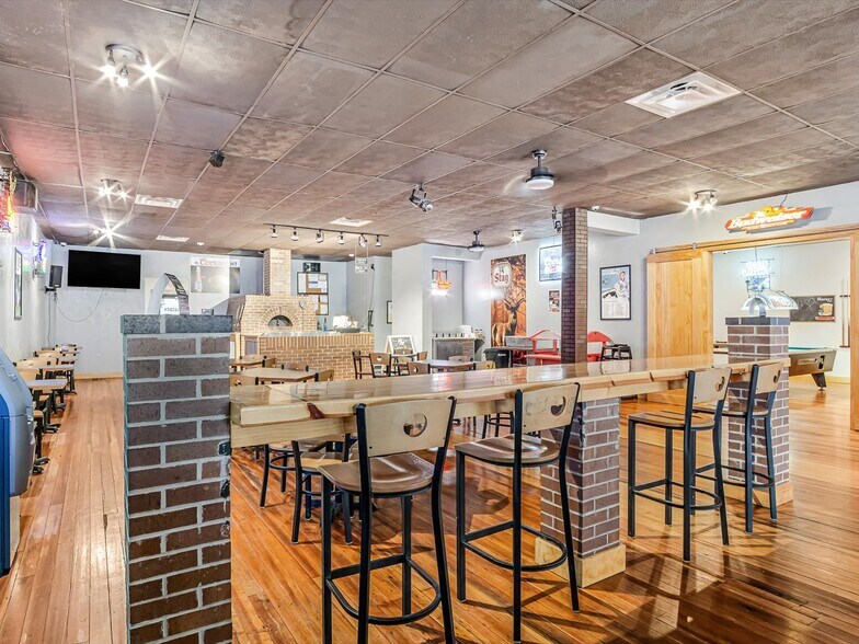 More Photos Of 116 N Main St, Marissa Freestanding For Sale