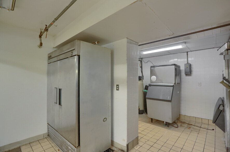 More Photos Of 634 Camp Horne Rd, Pittsburgh General Retail For Sale