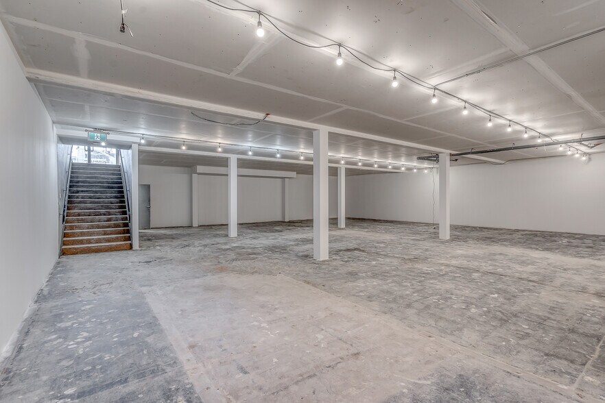 More Photos Of 810-829 49 Ave SW, Calgary Storefront For Lease