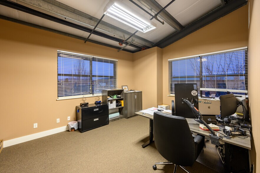 More Photos Of 2123 Deerhound ave, Redmond Service For Lease