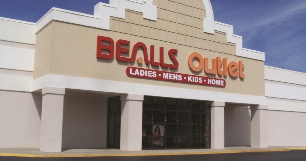 More Photos Of 458 Virginia Ave N, Tifton Department Store For Lease