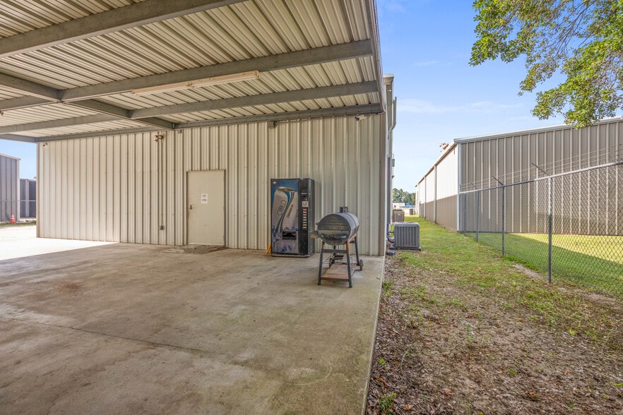 More Photos Of 106 Abigayles Row, Scott Warehouse For Sale
