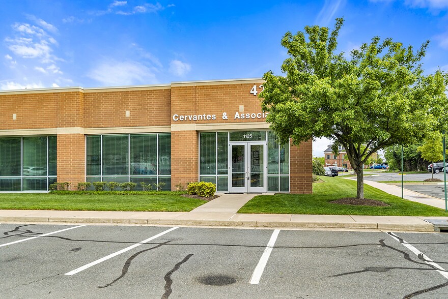 Primary Photo Of 4229 Lafayette Center Dr, Chantilly Medical For Lease