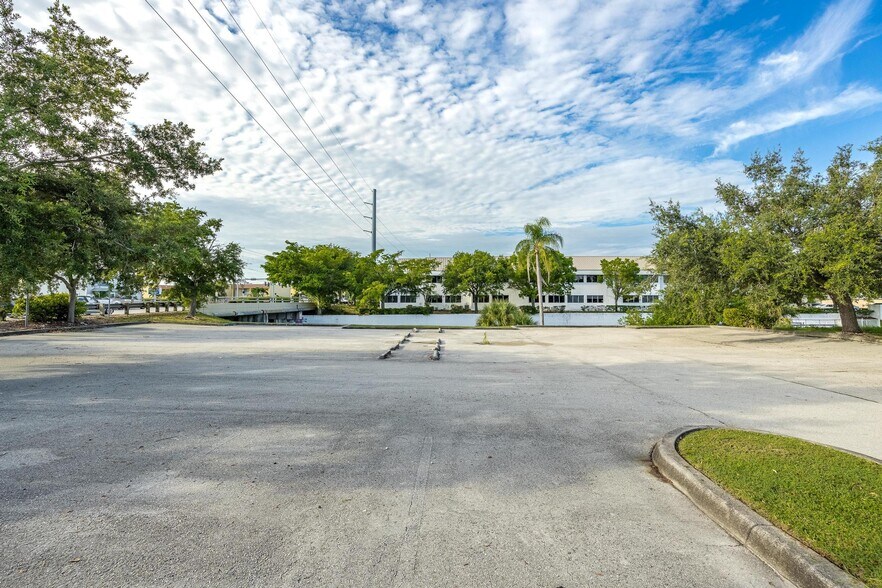More Photos Of 1532 Shelby Pky, Cape Coral Land For Lease