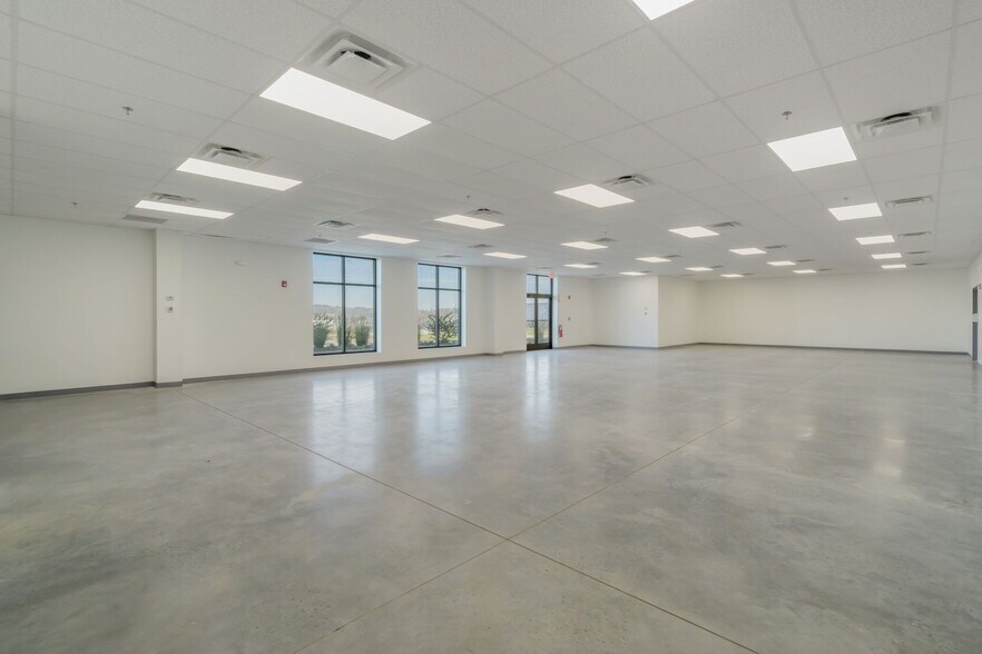 More Photos Of 2677 Huntington Park Dr, Loudon Warehouse For Lease