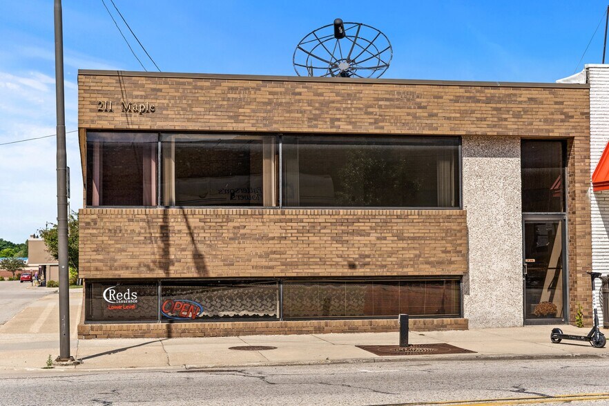 More Photos Of 211 Maple St, Big Rapids Office Residential For Lease