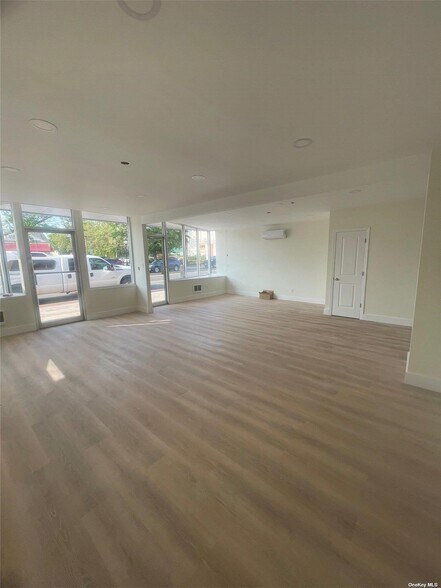 More Photos Of 320 Main St, Center Moriches Storefront Retail Residential For Lease