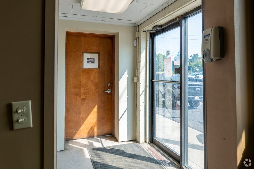 More Photos Of 25-45 Rutter St, Rochester Warehouse For Lease